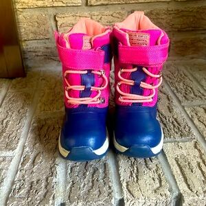 Girls snow boots size 9